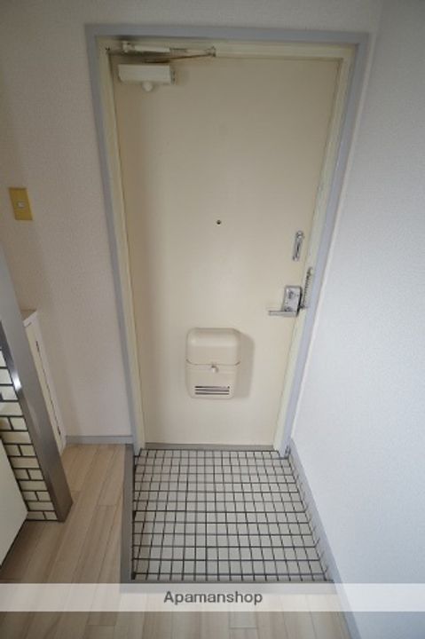 広島県広島市西区三篠北町の賃貸マンションの玄関