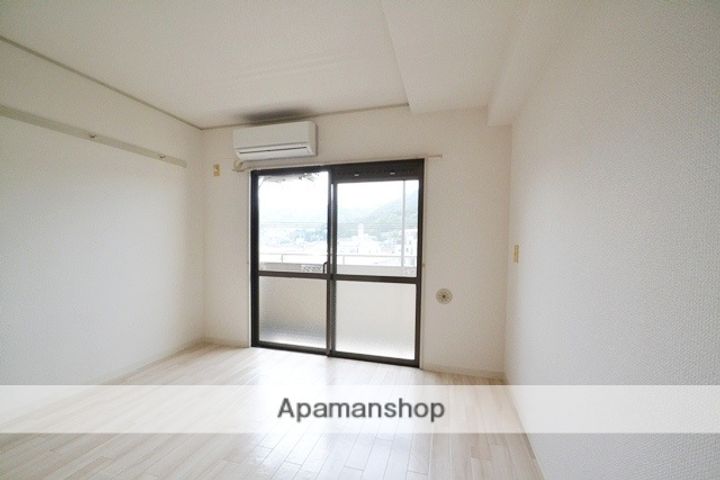 広島県広島市西区三篠北町の賃貸マンションの居間