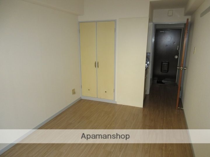 広島県広島市中区宝町の賃貸マンションの居間