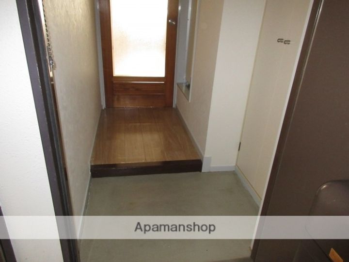 広島県広島市中区宝町の賃貸マンションの玄関