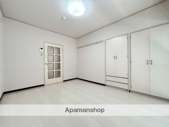 広島県広島市東区戸坂山根1丁目の賃貸マンションの居間