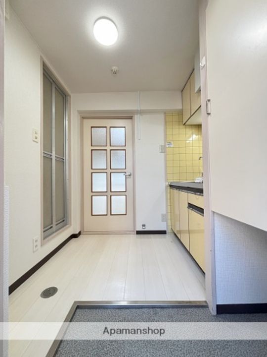 広島県広島市東区戸坂山根1丁目の賃貸マンションの玄関