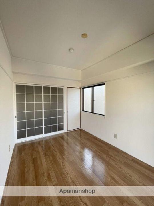 広島県広島市中区十日市町2丁目の賃貸マンションの居間