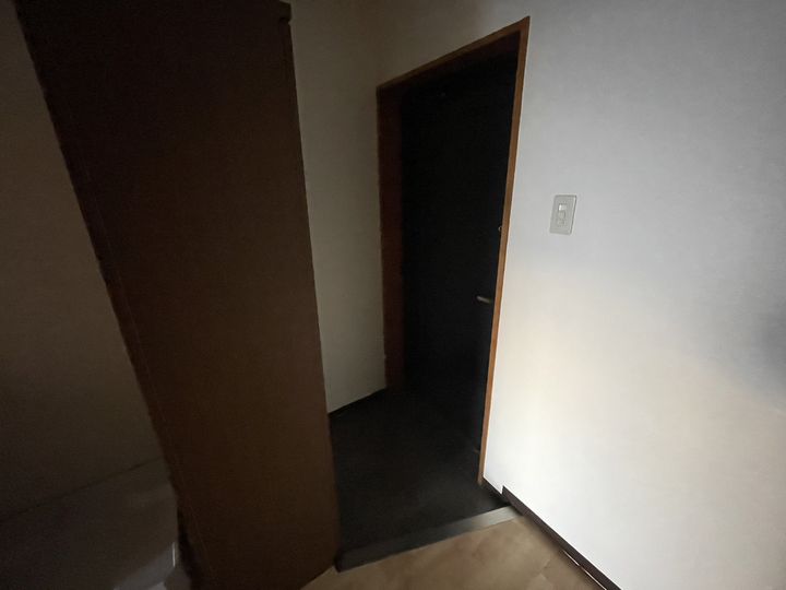 房尾本店1丁目ビル301の玄関