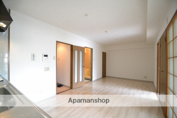 広島県広島市安佐南区西原2丁目の賃貸マンションの居間