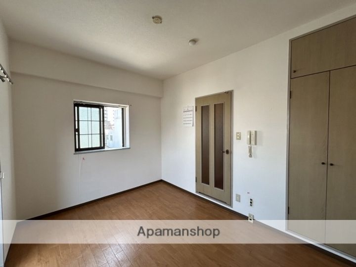 広島県広島市西区都町の賃貸マンションの居間