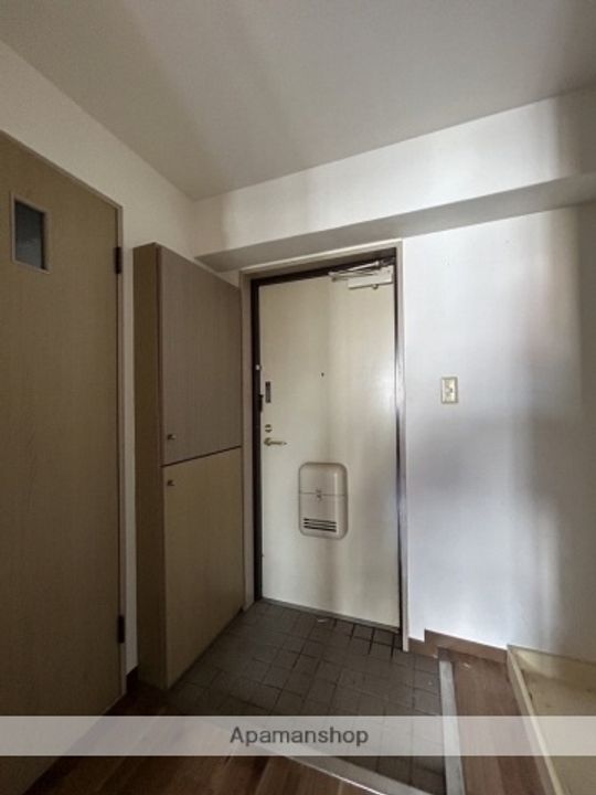 広島県広島市西区都町の賃貸マンションの玄関