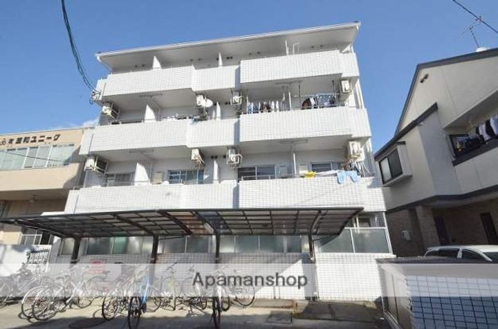 ホワイトパレス長束の外観