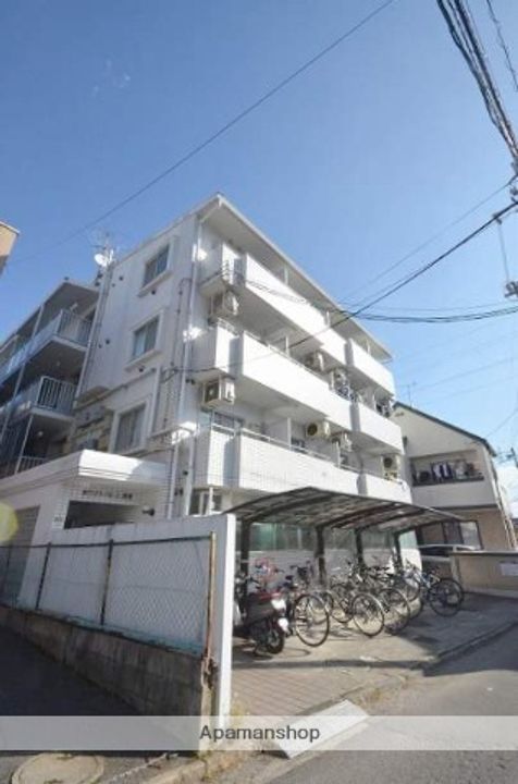 ホワイトパレス長束の外観