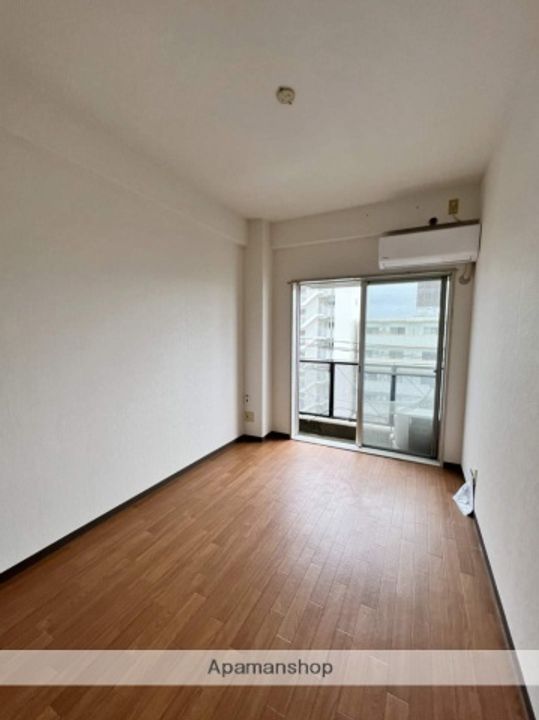 広島県広島市南区上東雲町の賃貸マンションの居間