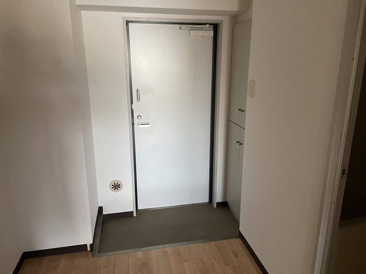 広島県広島市西区中広町2丁目の賃貸マンションの玄関