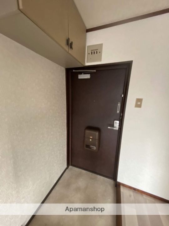 広島県広島市西区観音町の賃貸マンションの玄関