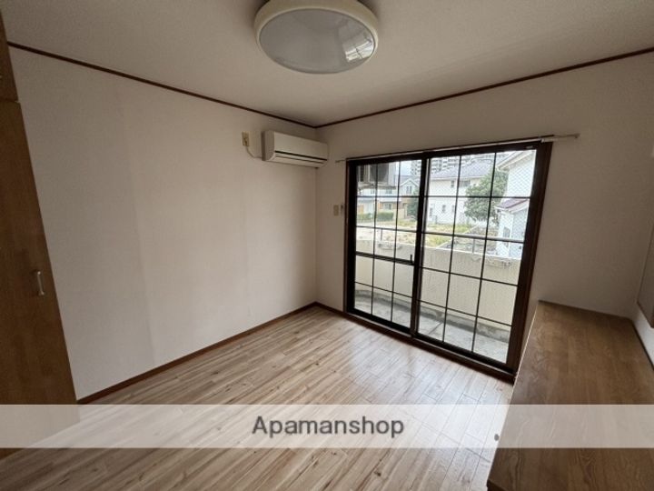 広島県広島市安佐南区長束3丁目の賃貸マンションの居間