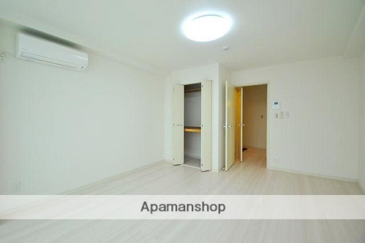 広島県広島市西区己斐本町1丁目の賃貸マンションの居間