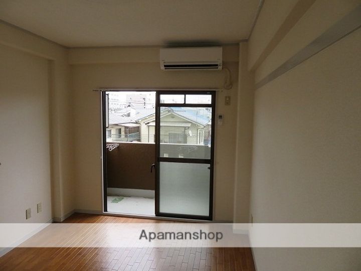 ビレッジ中央の居間