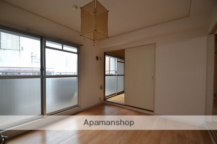 ハイネス横川の居間