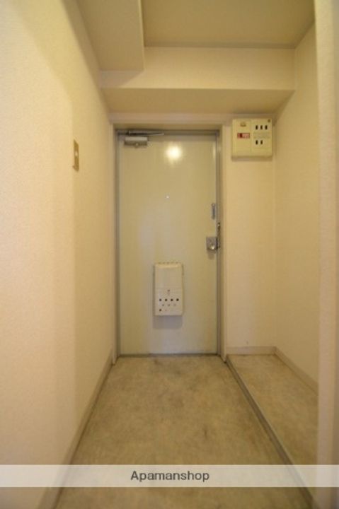 ハイネス横川の玄関