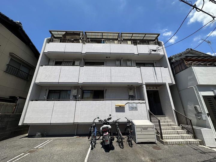 ポエム大宮の外観