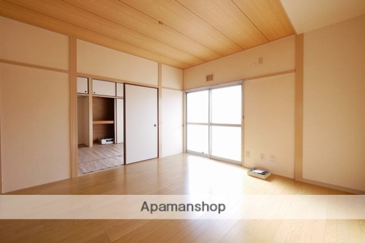 広島県広島市安佐南区祇園1丁目の賃貸マンションの居間