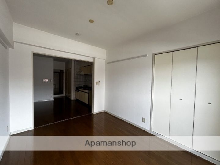 ミッションデルタの居間