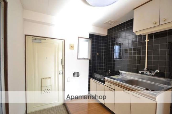 広島県広島市西区三篠北町の賃貸マンションの玄関