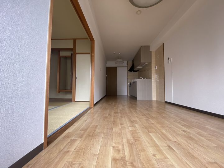 大野スポーツビルの居間