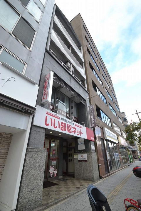 大野スポーツビルの外観