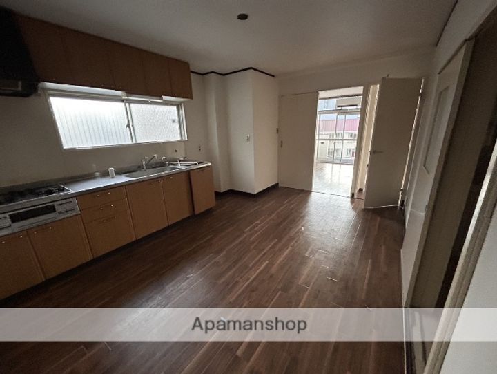 サンヨービル403の内装