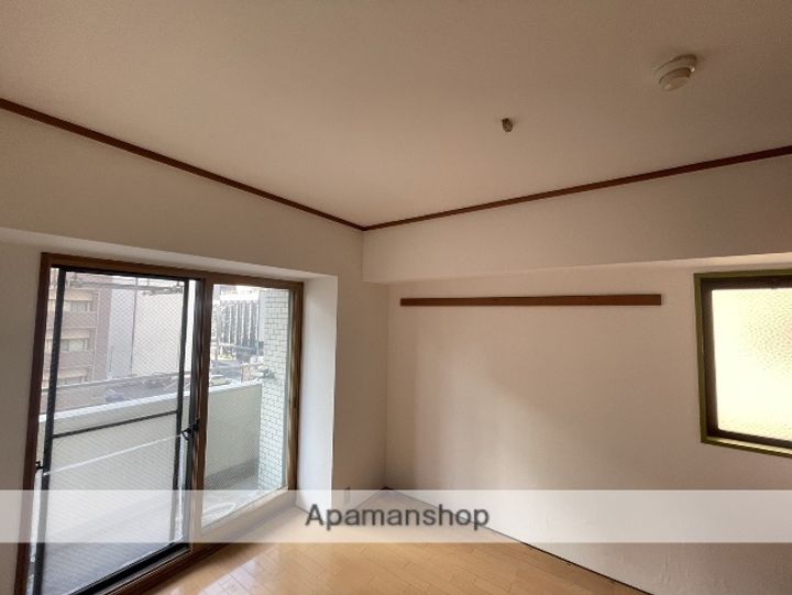 広島県広島市中区富士見町の賃貸マンションの居間