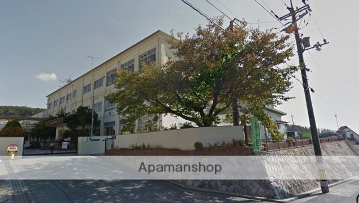 広島県広島市東区中山上2丁目の賃貸マンションの周辺