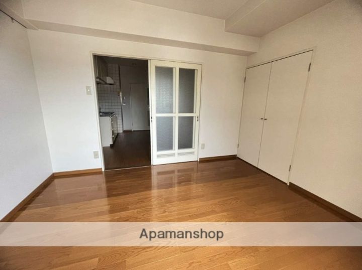 広島県広島市中区舟入川口町の賃貸マンションの居間