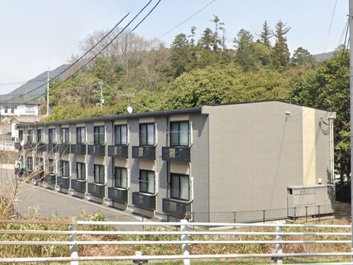 レオパレス亀山205の外観