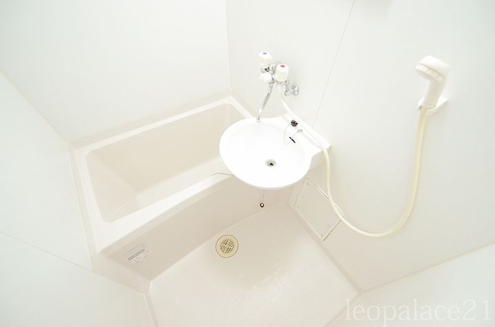 レオパレスシャロン102の風呂