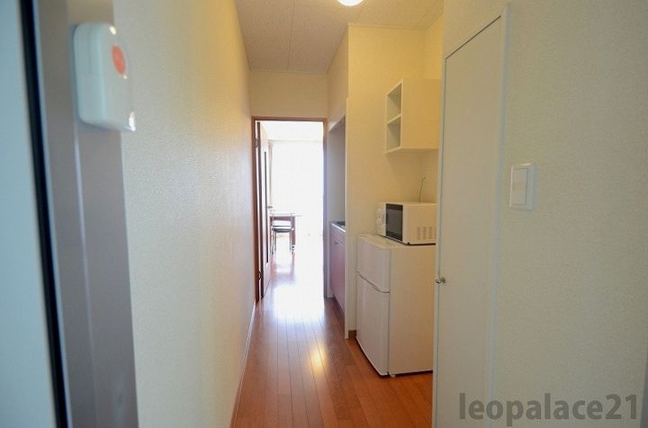 レオパレスプレミール東本浦311の玄関