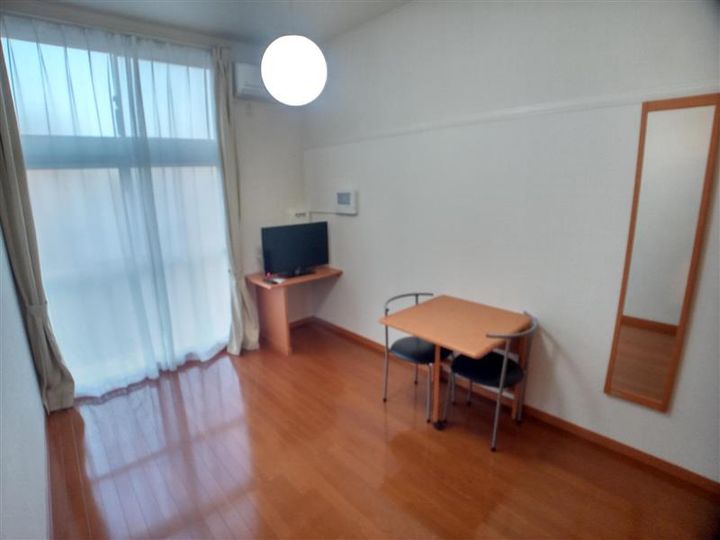 レオパレス安東の居間