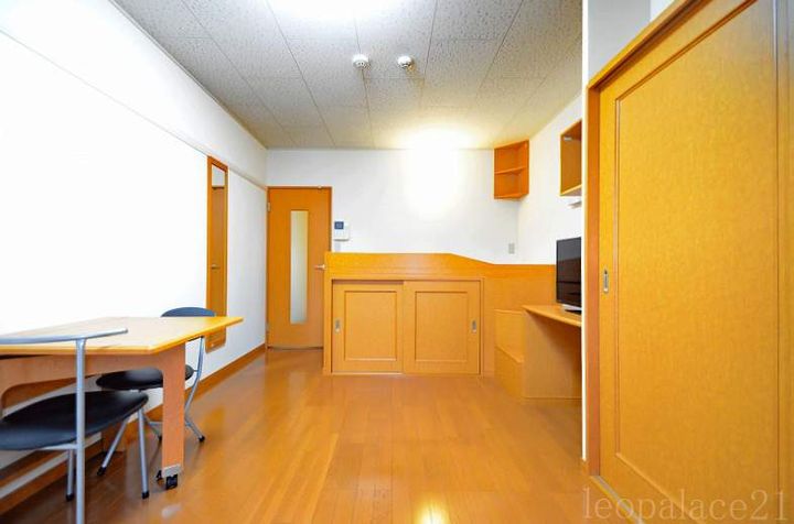 レオパレスCHAMBRE Sの居間