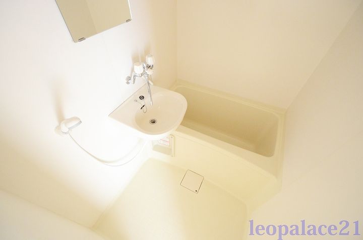 レオパレスシンセー301の風呂