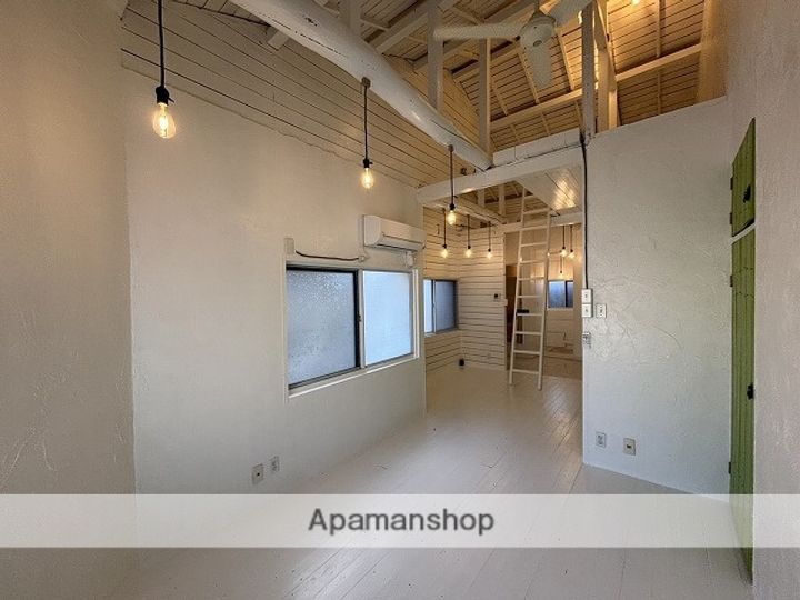 ALL AGES APARTMENTの内装