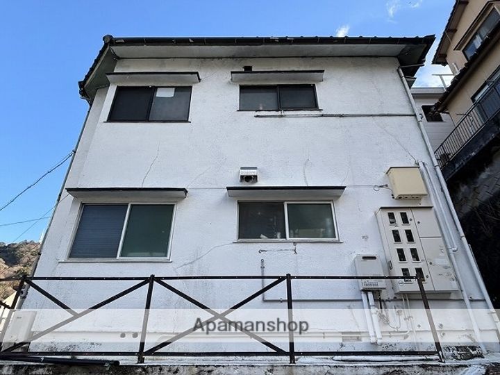 ALL AGES APARTMENTの外観