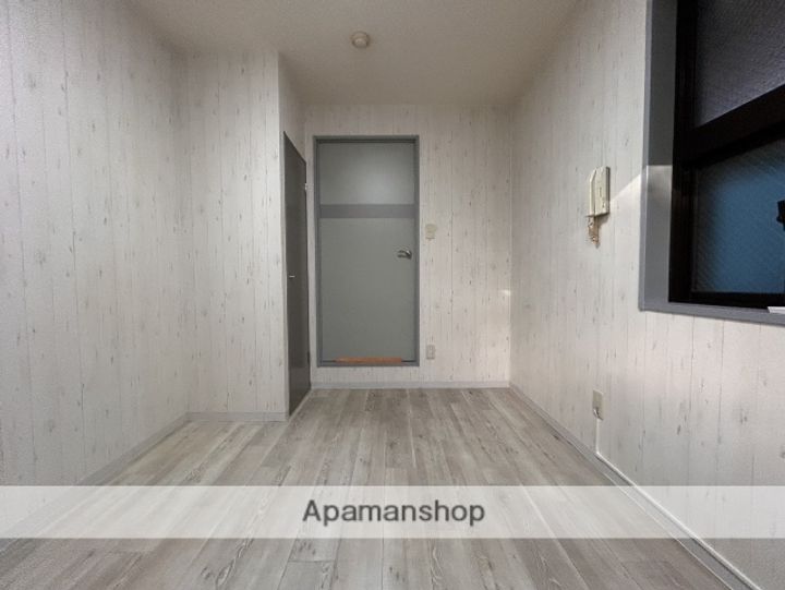 広島県広島市西区大宮1丁目の賃貸マンションの居間