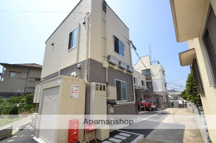 広島県広島市南区西本浦町の賃貸アパートの外観