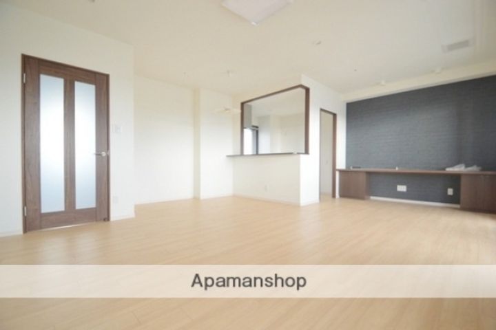 広島県広島市中区加古町の賃貸マンションの居間