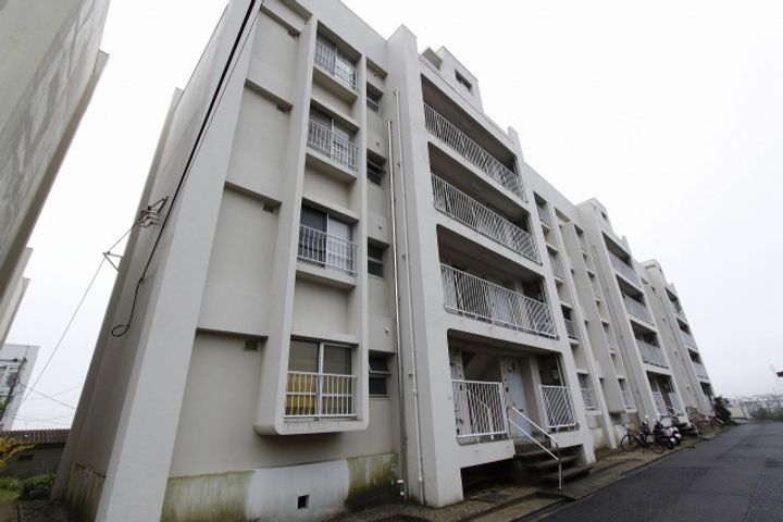 鈴が台団地分譲住宅F棟205号室の外観