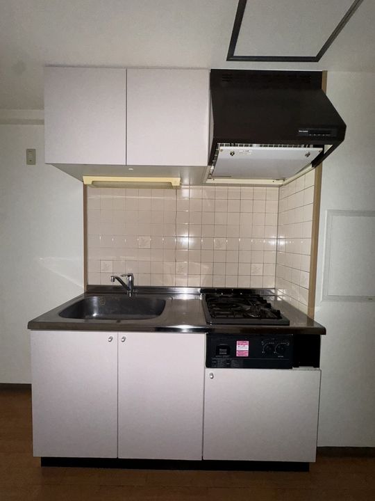 ラフィネ牛田本町102号室のキッチン