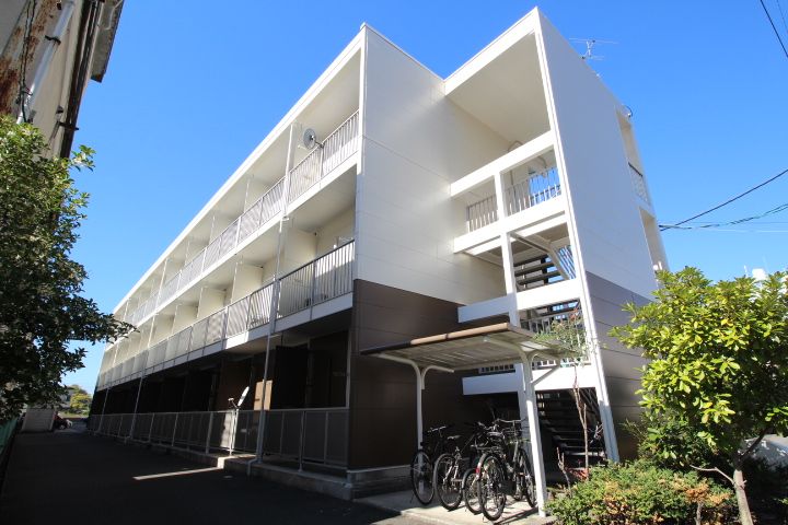 レオパレスアゼリア204の居間