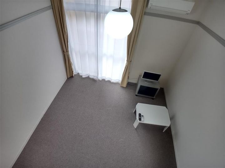 レオパレスアゼリア204の居間