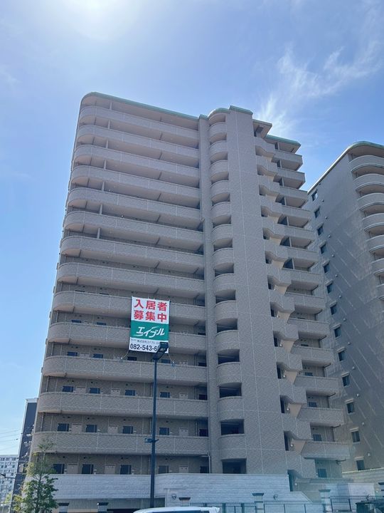 広島県広島市中区西白島町の賃貸マンションの外観