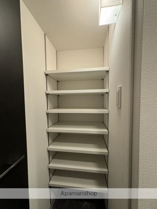 S-RESIDENCE天満町BARKの内装