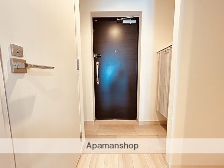 広島県広島市東区上大須賀町の賃貸マンションの玄関