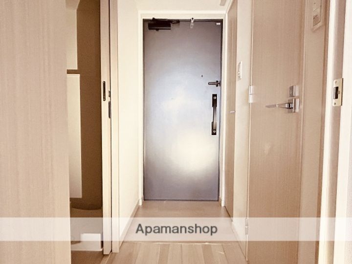 広島県広島市西区西観音町の賃貸マンションの玄関